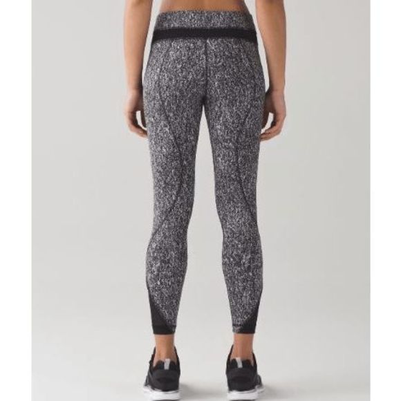 Lululemon Inspire Tight II Size 4 EUC - Picture 4 of 10